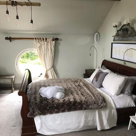 The Jockey Room Hideaway Spurstow ภายนอก รูปภาพ