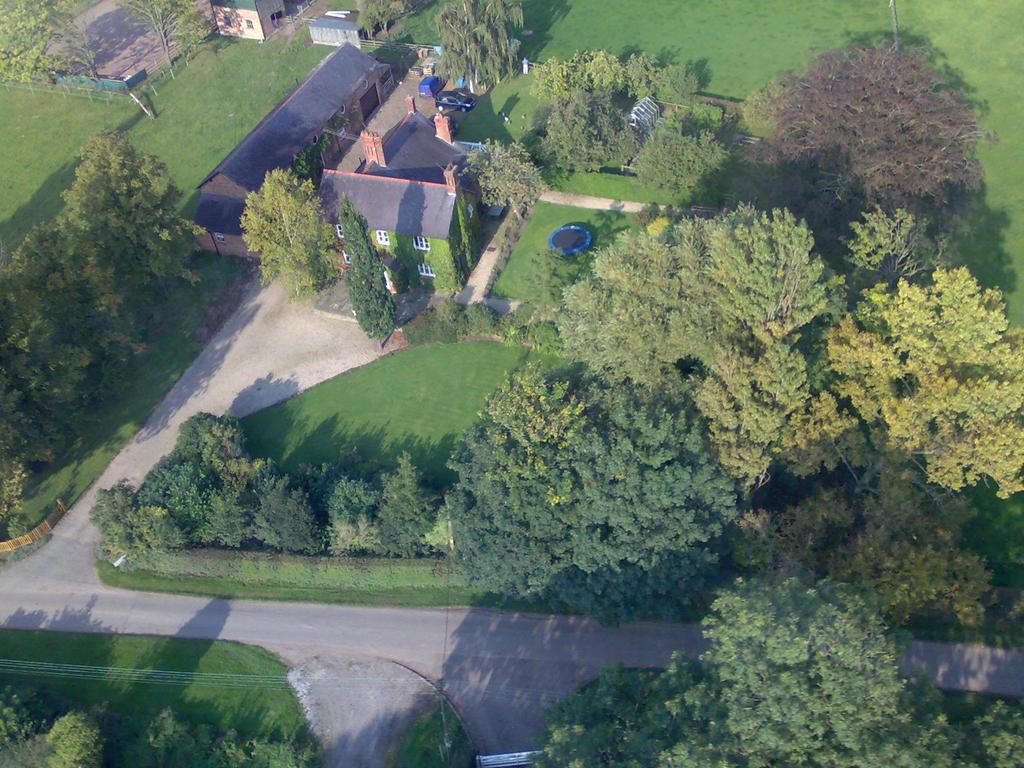 The Jockey Room Hideaway Spurstow ภายนอก รูปภาพ