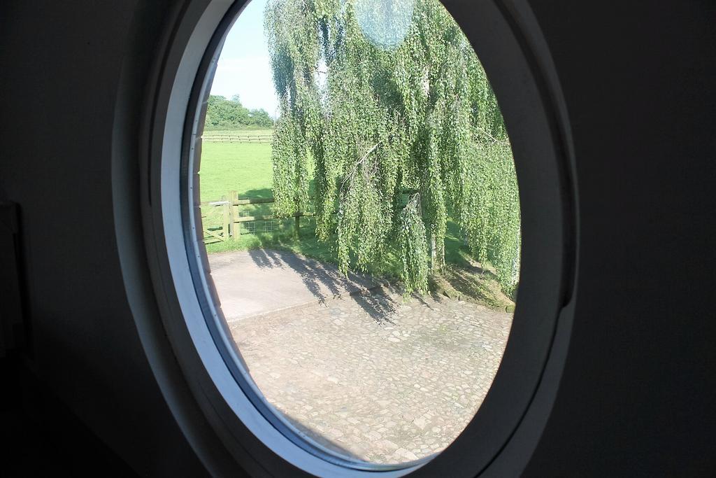 The Jockey Room Hideaway Spurstow ภายนอก รูปภาพ