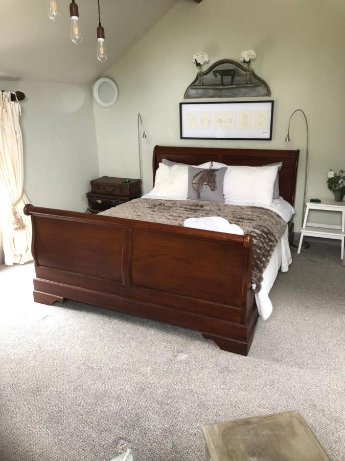 The Jockey Room Hideaway Spurstow ภายนอก รูปภาพ